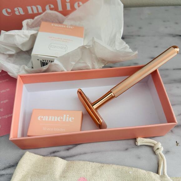 Camelie Eco Pink Razor With 50 Replacement Blades - Picture 2 of 7